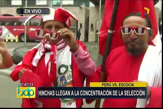 San Isidro: hinchas incondicionales alientan a la Bicolor en concentración
