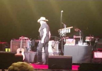 Willie Nelson Walks Off Stage During Charlotte Show