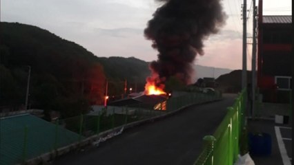 남양주 조명 창고 화재...2개 동 모두 불타 / YTN