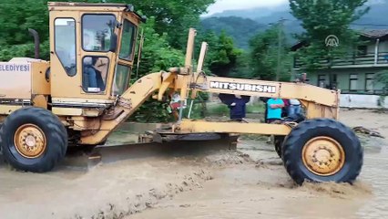 Sapanca'da sağanak, su baskınlarına neden oldu - SAKARYA