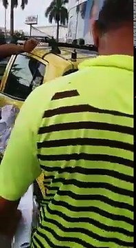 Protestas de taxistas frente a la campaña de IVÁN DUQUE en Cali porque los contrataron para transportar votantes y no les pagaron