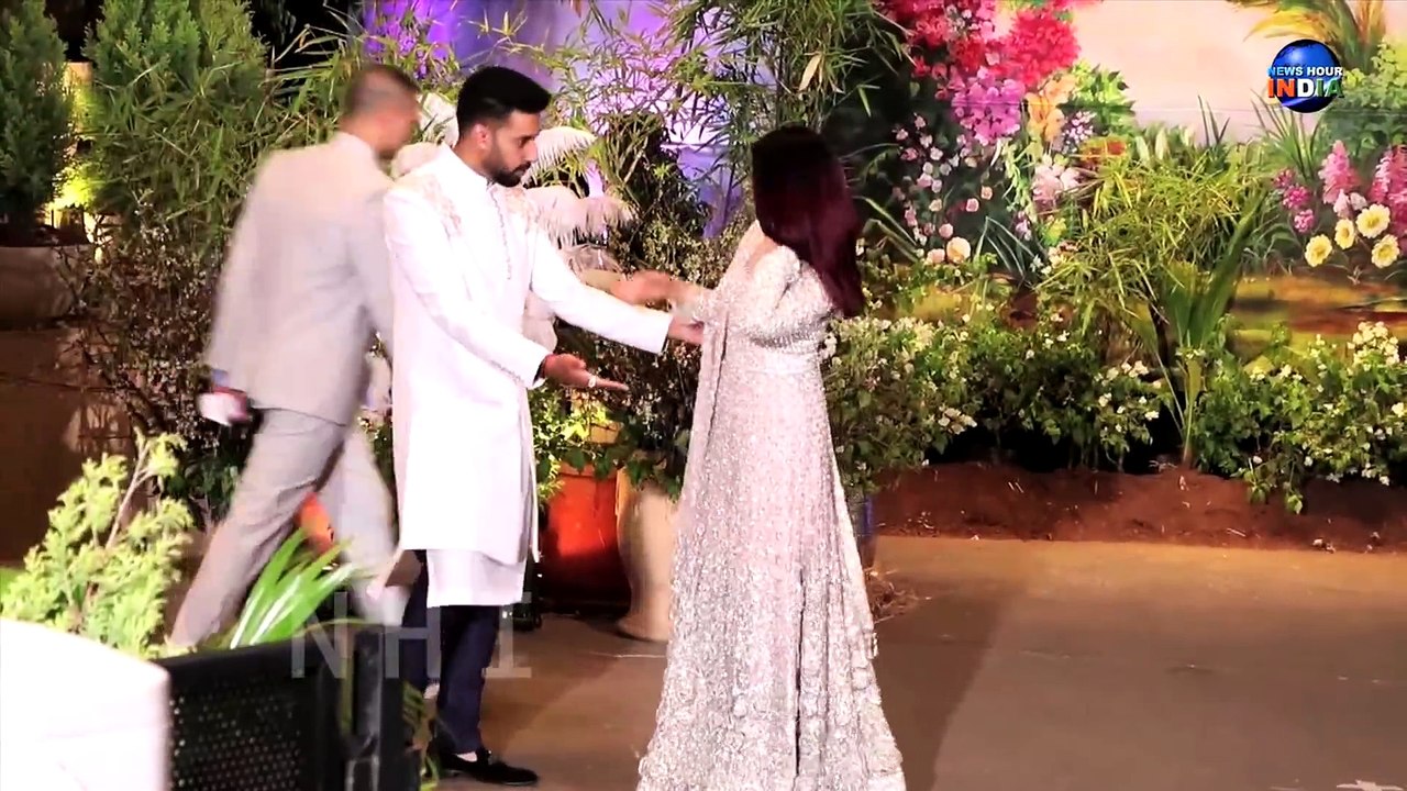 Bollywood celebrities private life !!Aishwarya Rai Encounter with Salman Khan at Sonam reception