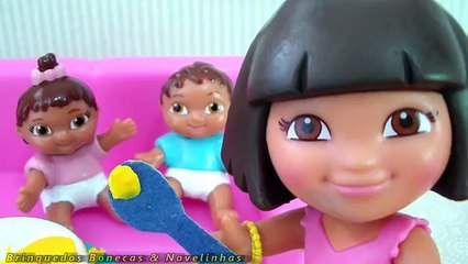 Tải video: Dora Aventureira dando comidinha para os Gêmeos Twins - Papinha de massinha Play-Doh Em Português