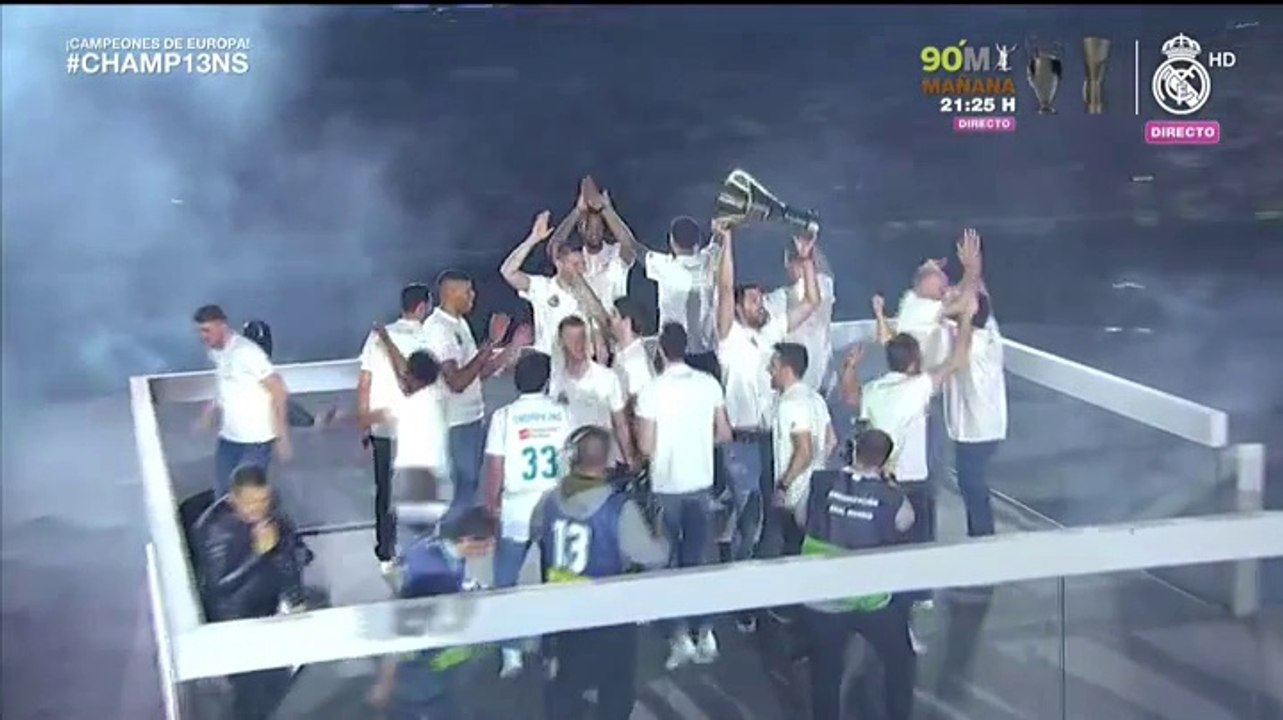 El homenaje del Santiago Bernabéu al Real Madrid de baloncesto por la Euroliga