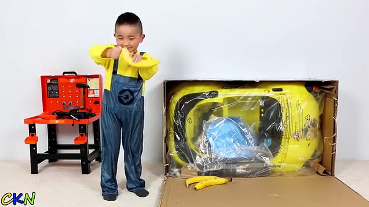 Unboxing Dynacraft Minions 6V Rocket Car Electric Battery Powered Ride ...