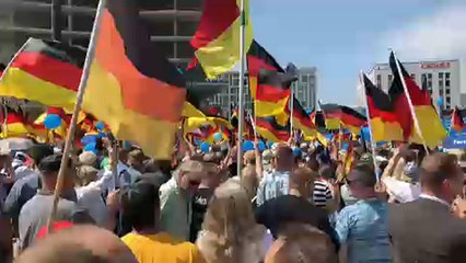 A Berlino due cortei opposti: AFD e anti-razzisti