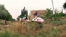 باشندگان روستاهای اطراف سواحل دریای آمو در ولایت بلخ از آبخیزی‌های موسومی ابراز نگرانی می‌کنند.آنان می گویند که سالانه ده‌ها خانه و صدها جریب زمین‌های زراعتی شا