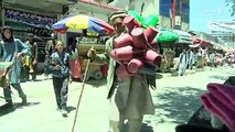 آیا شما در سن ۹۷ سالگی کار خواهید کرد؟درین گزارش ویدیویی جریان زندگی یک مرد ۹۷ ساله را که در سرک ها و کوچه های شهر کابل مشغول به کار است به تصویر کشیده ایم.وی