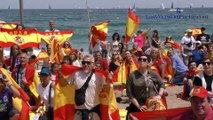 La resistencia de 10 mil catalanes obliga al Ayuntamiento de Barcelona a retirar el lazo provocador