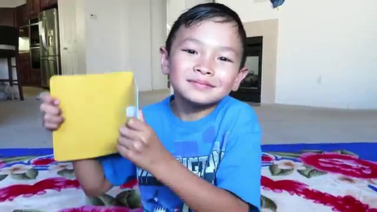 FIDGET SPINNER in Hot Oven, Gold Eggs Surprise (Skit)- TigerBox HD