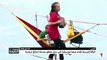 فرقة فرنسية تقدم عرضا موسيقيا على حبل معلق بمدينة تشانغ جياجيه