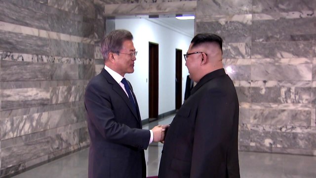 [뉴스앤이슈] 2시간 '판문점 번개 회담' 이모저모 / YTN