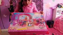 GIANT BARBIE SURPRISE BOX - Unboxing Playset Pop Up Camper - Kinder Egg - Family Channel