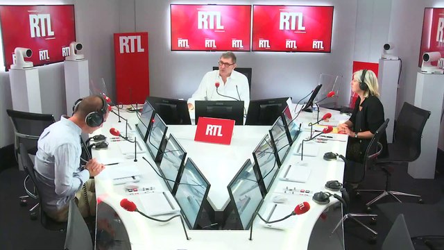 Le chewing-gum en marchant, un allié contre le surpoids