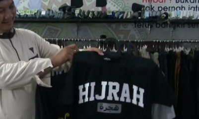 Berdakwah Lewat Kaus Bertuliskan Kata-Kata Syiar