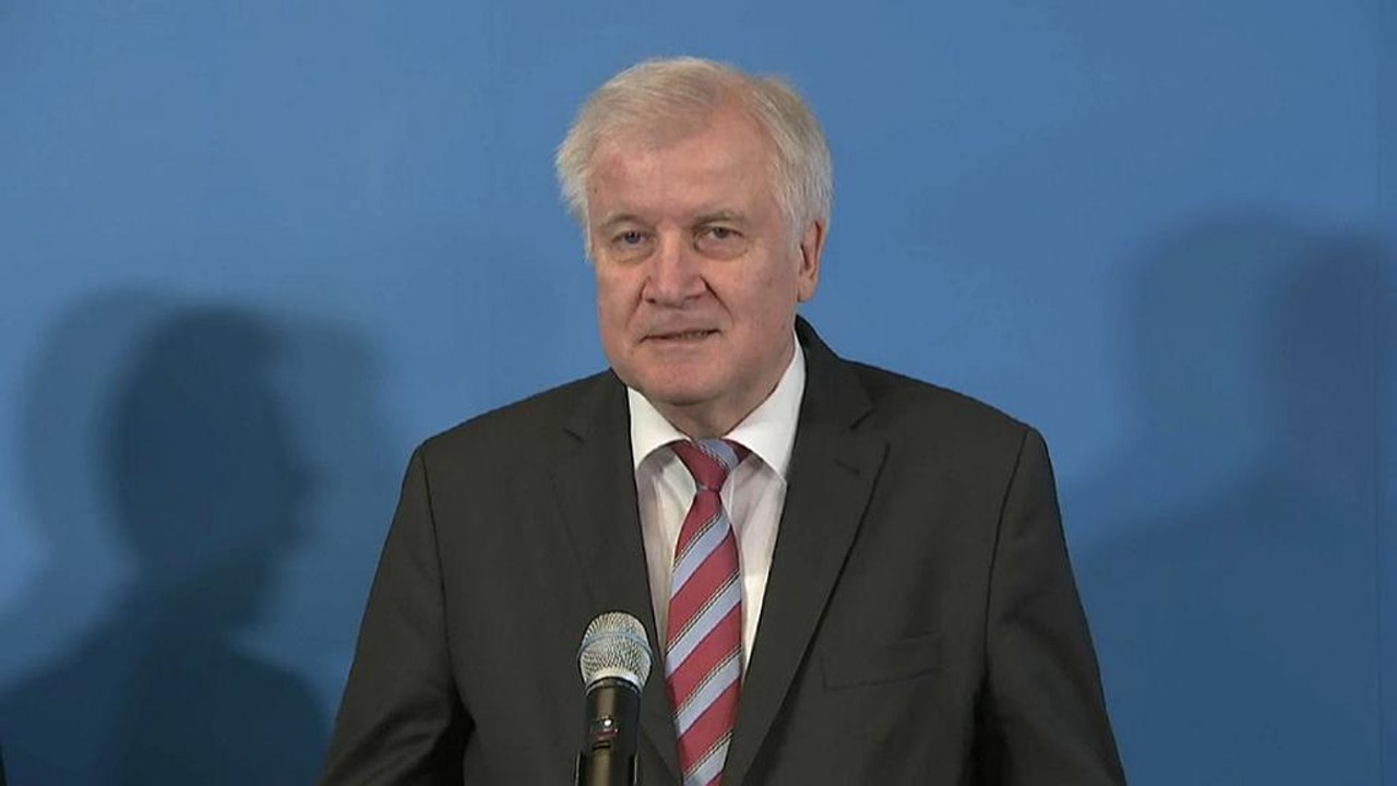 BAMF: Seehofer will aufräumen