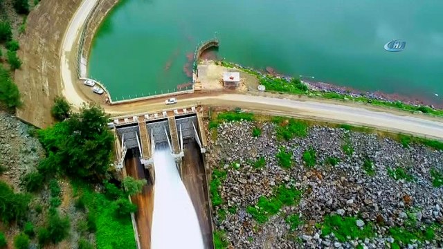 Barajlar taşma noktasına geldi kapakları açıldı