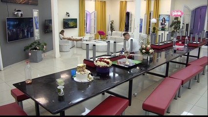 LUNA U POTPUNOSTI NEGIRA SLOBU: On je posmatra i postavlja joj pitanja a ona ga ne ferma ni 2%