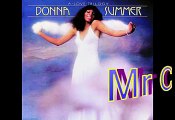 Donna Summer - 'On The Radio' - 1979 (Disco) : Plongez dans l'ère disco avec ce classique de Donna Summer qui continue à faire vibrer les pistes de danse !