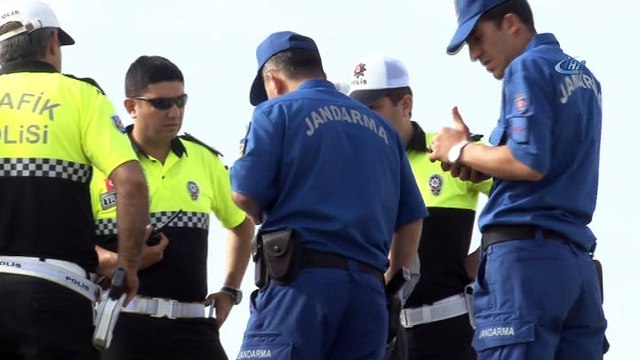 Büyükbaş hayvan yüklü tır devrildi, sürücünün 10 yaşındaki oğlu hayatını kaybetti