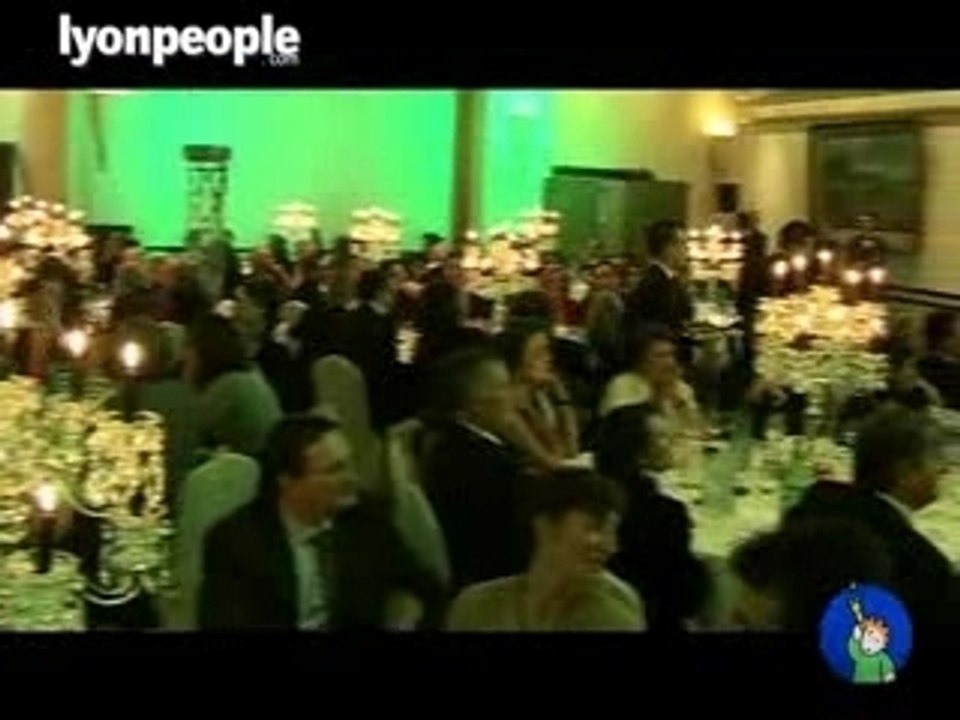 Gerard Collomb chante AZNAVOUR