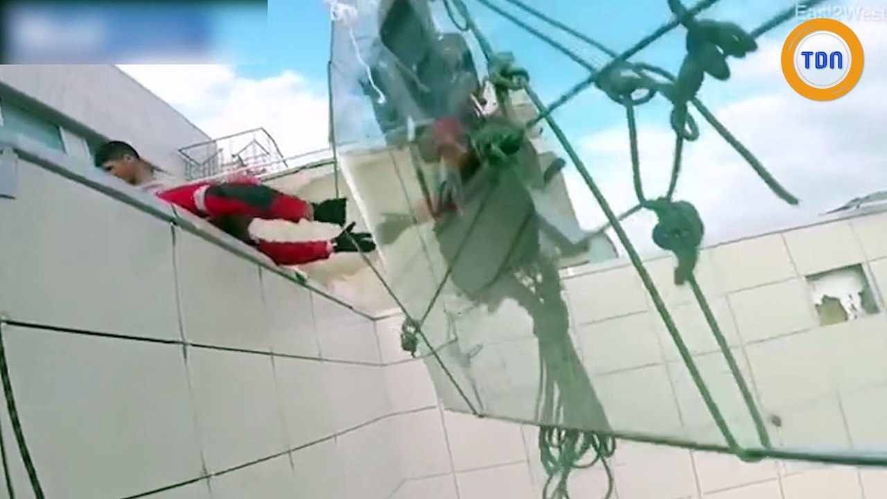 Une vitre tombe d'un bâtiment de 47 étages