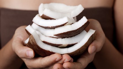Coconut: Benefits of Raw Coconut. कब्ज़, नकसीर के साथ कईं रोगों में फायदेमंद है नारियल गिरी |Boldsky