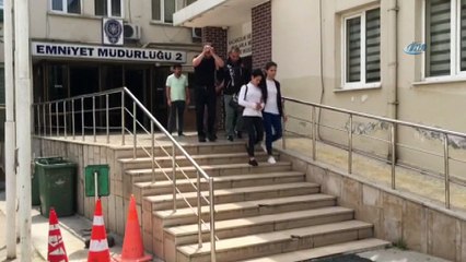 100 gram uyuşturucu ve 14 bin lira parayla yakalandılar