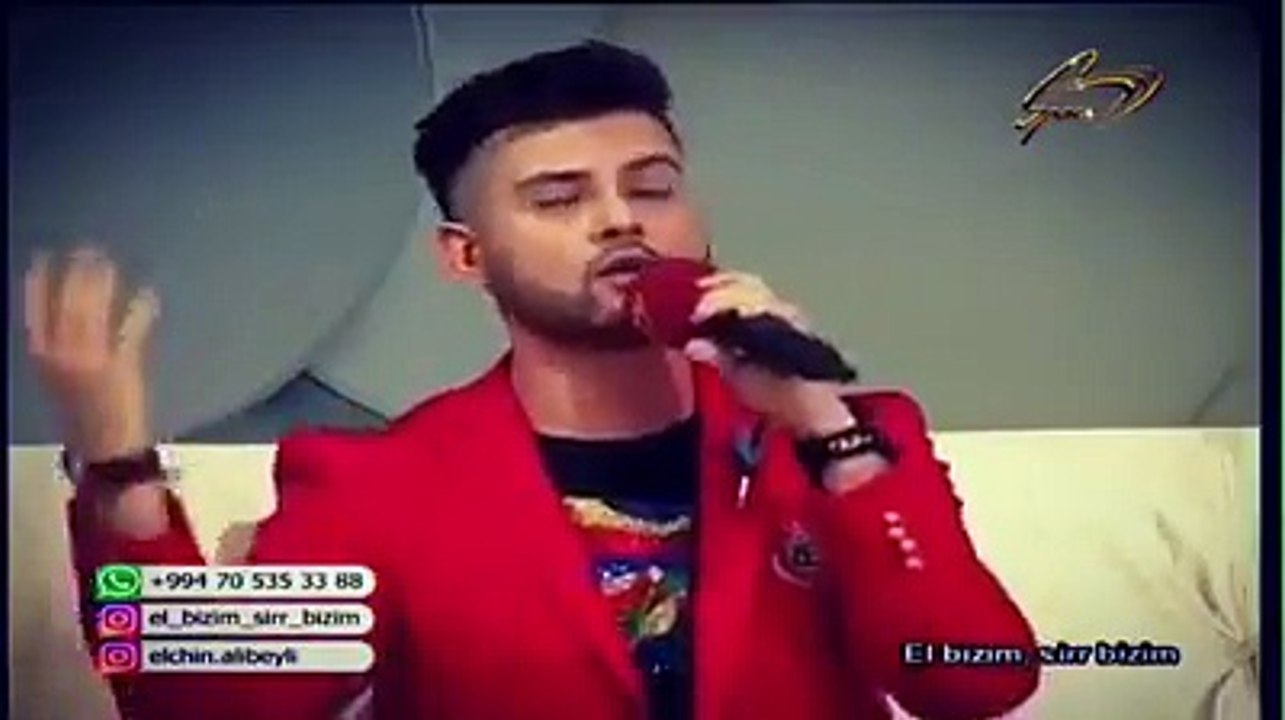 Gənc müğənni Nicat Yunisbəylinin geyimi jurnalistin xoşuna gəlməyib.MoNİ Xalça Yuma 012 555 5573; 012 555 5578 (050) (051) (055) (070) 666 6614