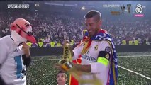 Sergio Ramos posa con Mortadelo y una banda de 'Mister Huevos de Oro'