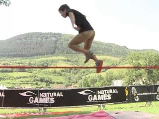 AFP: Slacklining on a high in France