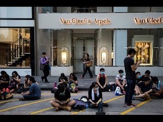 Next Media Video: HK demonstration heats up as police clear protest sites