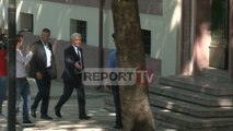 Report TV - Opozita në protestë, për Xhafajn ditë normale pune, shkon në zyrë