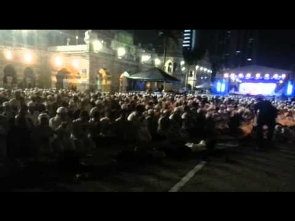 MMOTV: Muslim masses invoke Allah’s blessings for better 2015 in New Year countdown (Part 1)