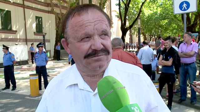 Protestuesit: Në protestë për varfërinë - Top Channel Albania - News - Lajme