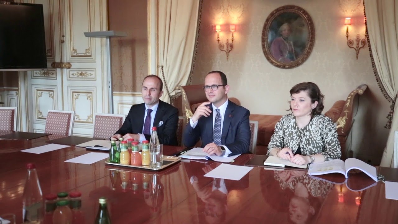 FRANCA NJEH PROGRESIN DHE REFORMAT E SHQIPERISE, BUSHATI TAKON MINISTREN PER EUROPEN NE PARIS LAJM