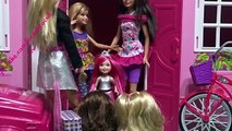 Barbie koruyucu Aile oluyor -Barbie evcilik videosu