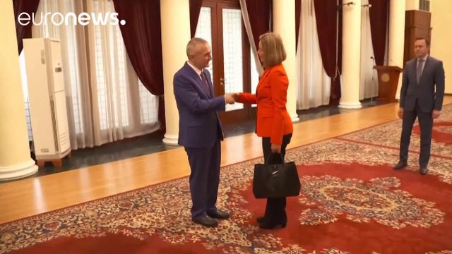 Ora News - Kurz: Të hapen negociatat për Shqipërinë e Maqedoninë, të pengohet Rusia e Turqia