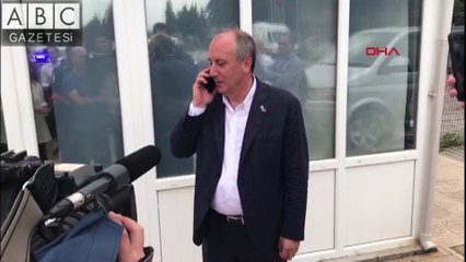 İnce korumalarının sahneden indirdiği vatandaştan özür diledi