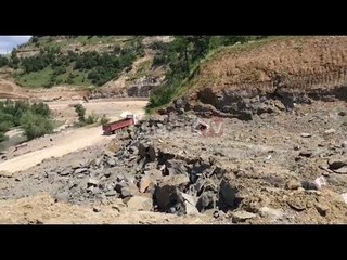 Librazhd, punimet e rrugës Qukës-Plloçë dëmtojnë shtëpitë, banorët në protestë: Do bëjmë vetëgjyqësi