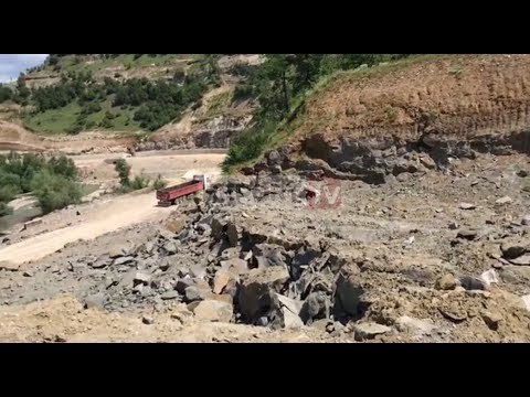 Librazhd, punimet e rrugës Qukës-Plloçë dëmtojnë shtëpitë, banorët në protestë: Do bëjmë vetëgjyqësi