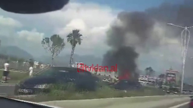 Shperthen ne flake BMW-ja ne autostraden Tirane-Durres