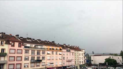 L'orage de grêle arrive sur Epinal
