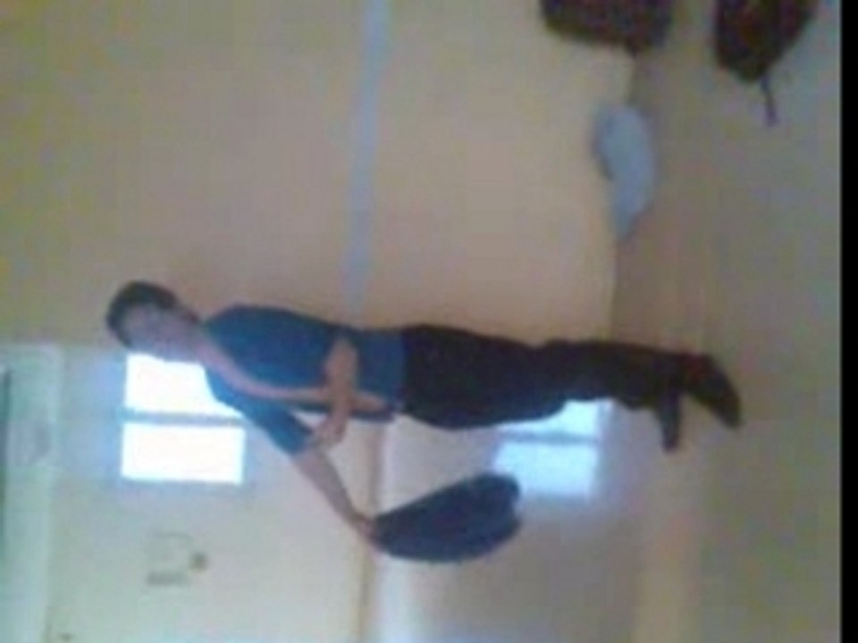 Tite scene de deshabillage bye clément