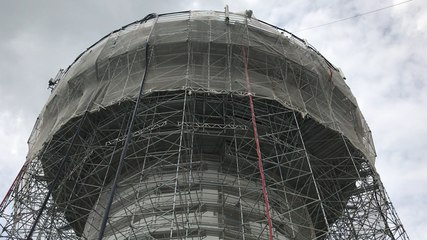 L’impressionnante montée jusqu’en haut du château d’eau de Méan