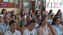 Zyrtarë të BE - së vizitojnë shkollën ''Anton Çetta'' në Dol të Gjakovës - Lajme