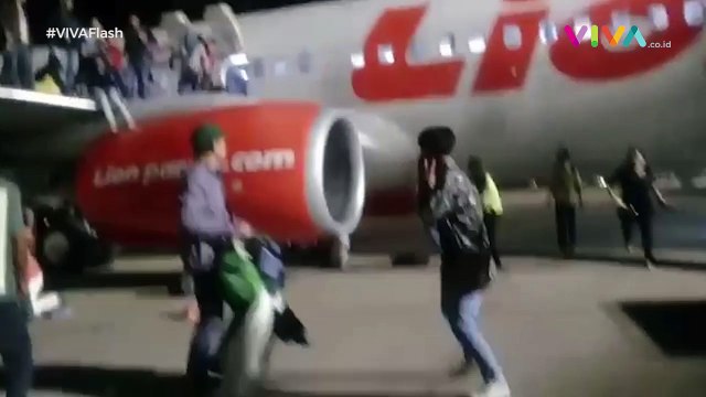 Ada Ancaman Bom, Penumpang Loncat dari Sayap Pesawat