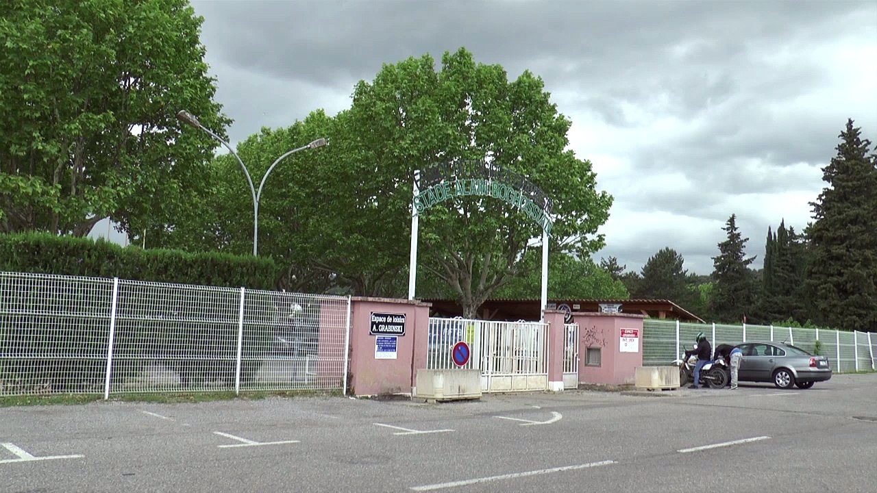 Alpes-de-Haute-Provence : une centaine de caravanes s'installent sur le stade de Château-Arnoux-Saint-Auban