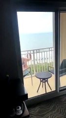 Il va commettre une grosse erreur en voulant faire peur à sa copine.