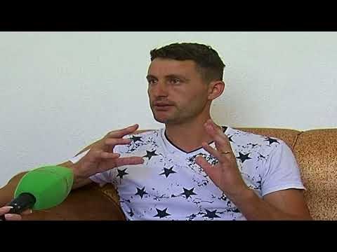 Rruga fluturon gurë mbi shtëpitë, protestojnë banorët - Top Channel Albania - News - Lajme